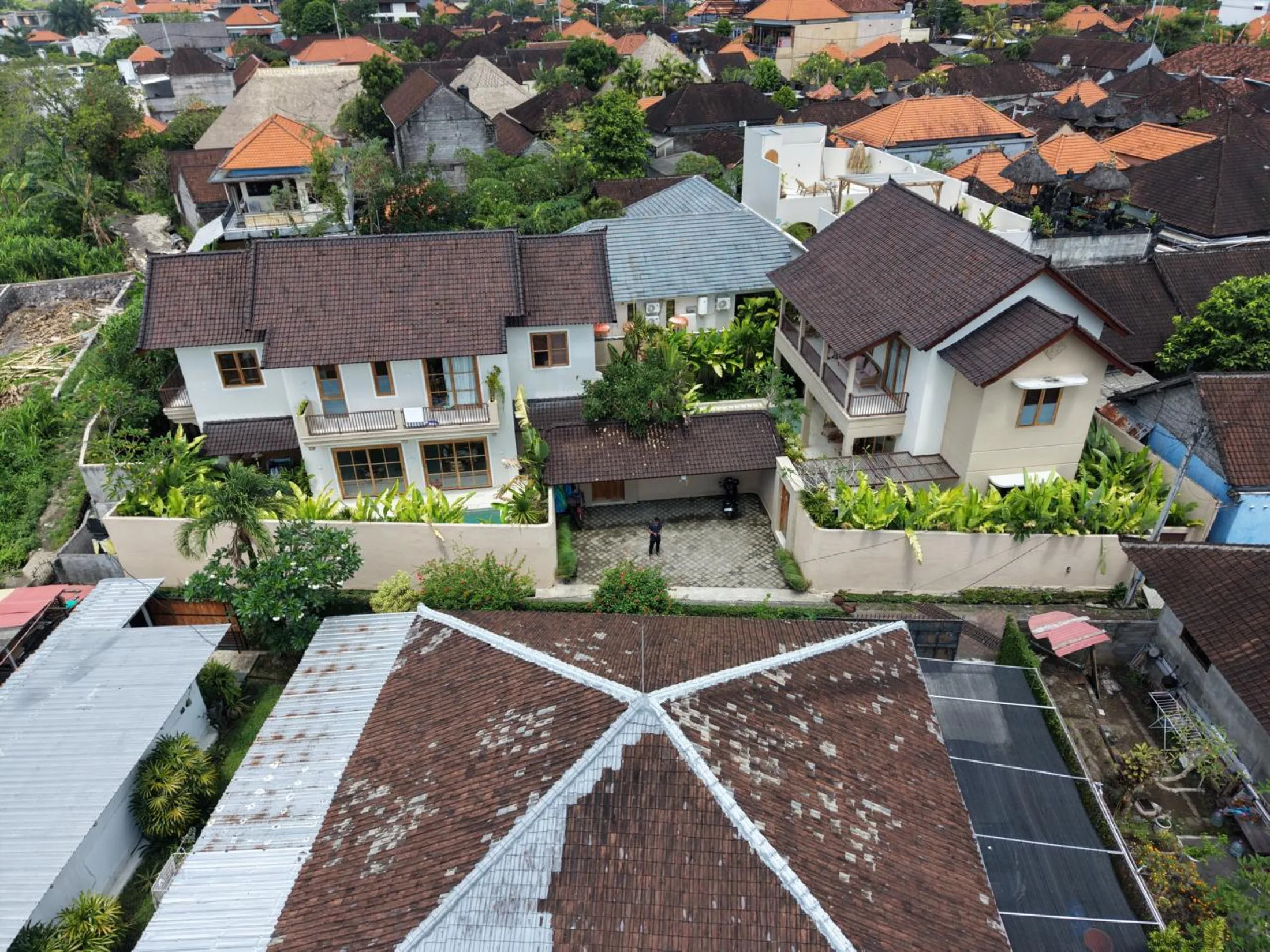 Pandangan udara bangunan villa di kawasan Badung