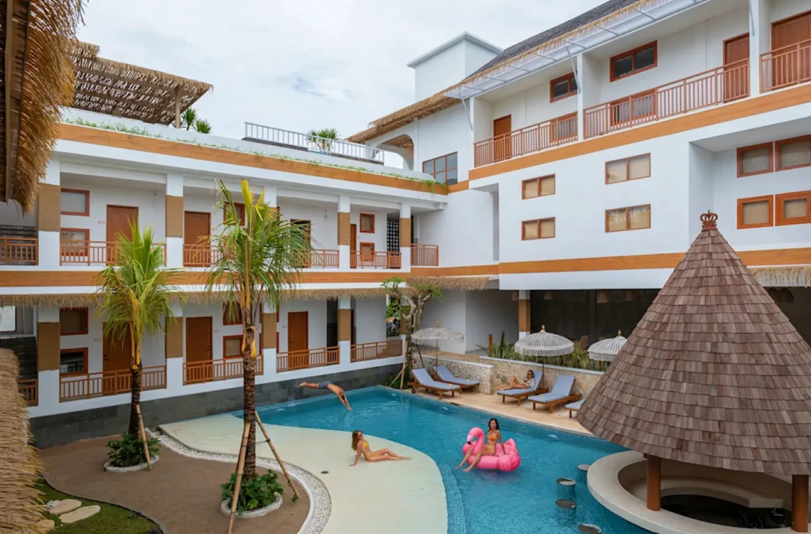 RoomMates, proyek perhotelan di Canggu Kuta Utara
